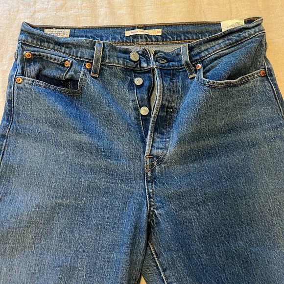Levi’s Wedgie Straight size 30 - 26” inseam - Picture 3 of 4